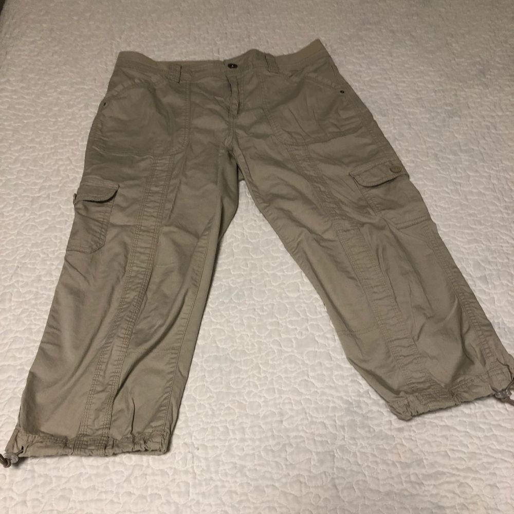Size 8, khaki cargo capri pants - Picture 2 of 5